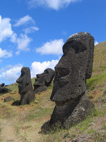 Moais de l'Ile de Pâques.