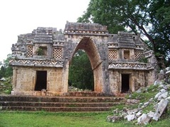 Tikal arche-de-Labna